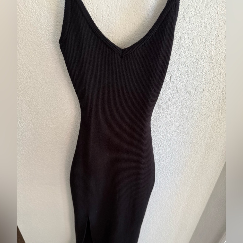 Windsor Black V-Neck Midi Dress